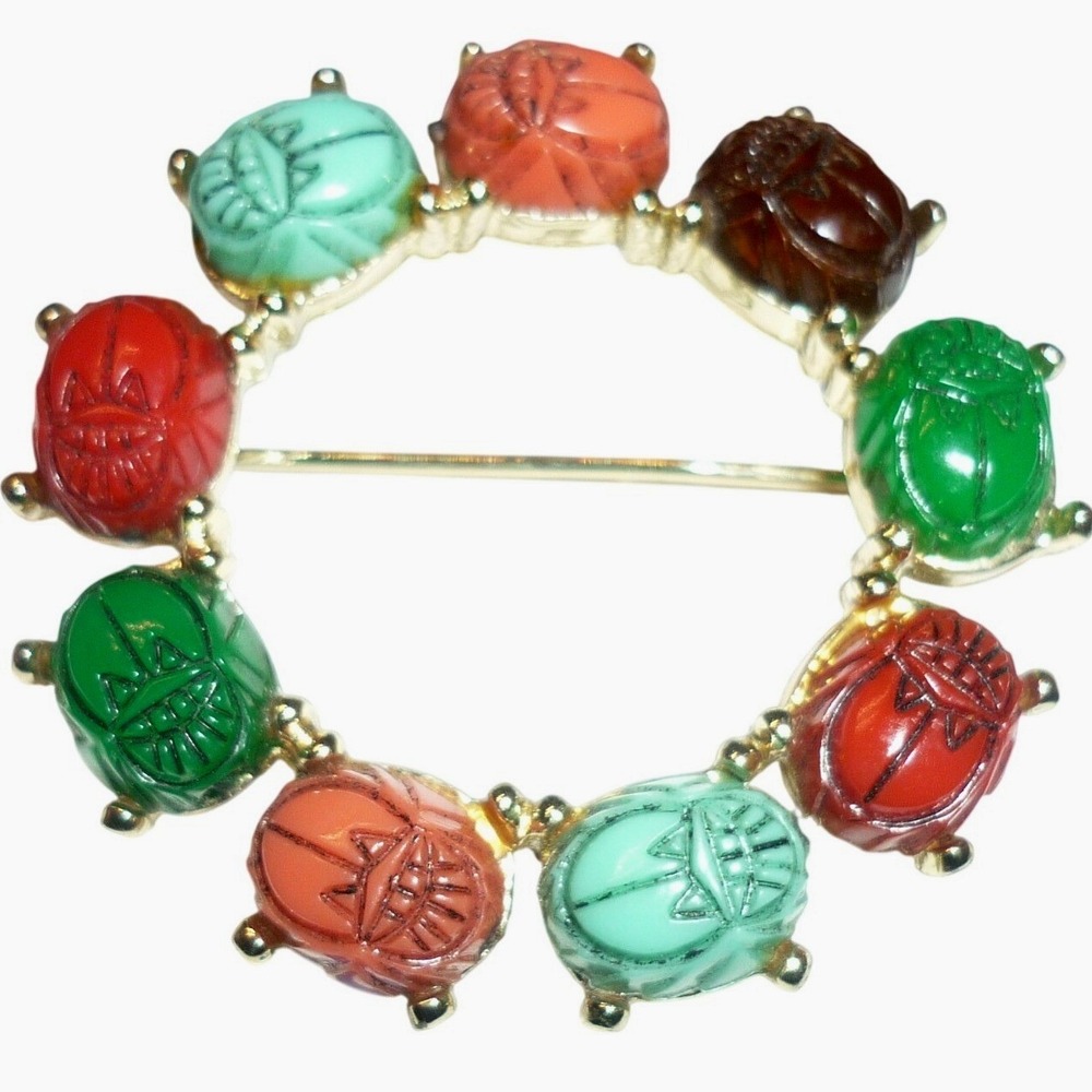 Vintage Carved Scarab Beetle Wreath‎ Brooch Gold Tone Pin Egyptian Revival
